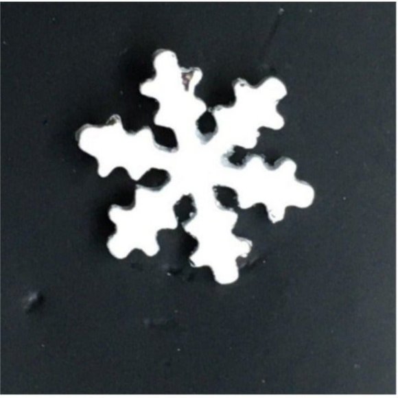 Snowflake Stud Pierced Earrings Sparkle Snow White - Picture 2 of 3